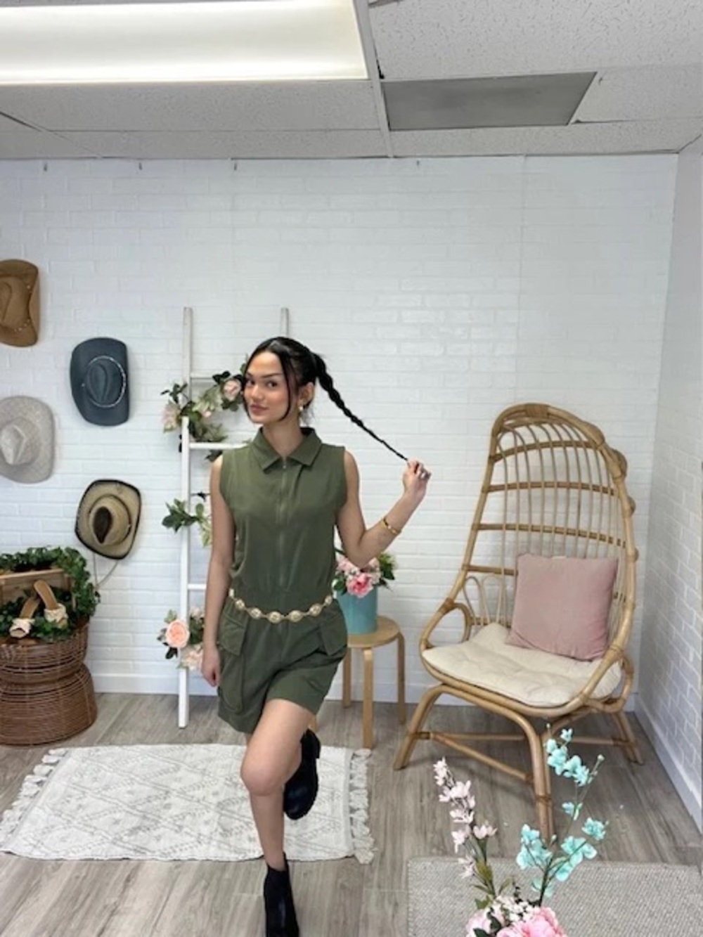 Sleeveless Collared Olive Green Jumper.